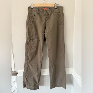 Women’s Merrell‎ brand size 6 hiking pants musty green brown color